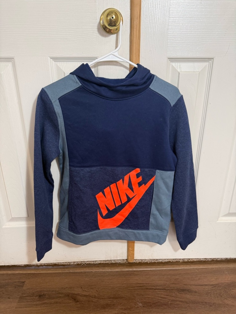Nike Boys Hoodie Large Blue Colorblock NWT